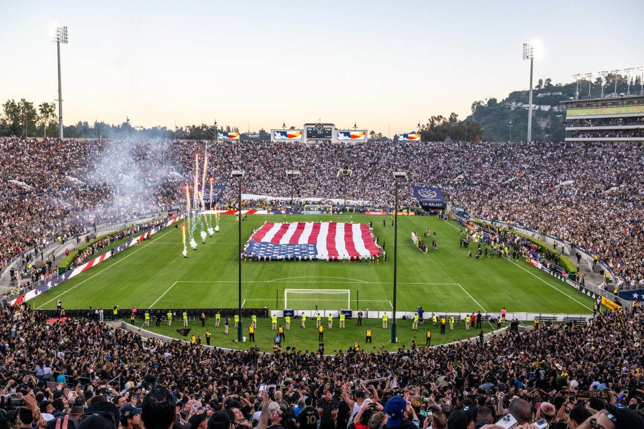 Exciting El Tráfico Showdown at Rose Bowl Stadium: LA Galaxy vs. Los Angeles FC