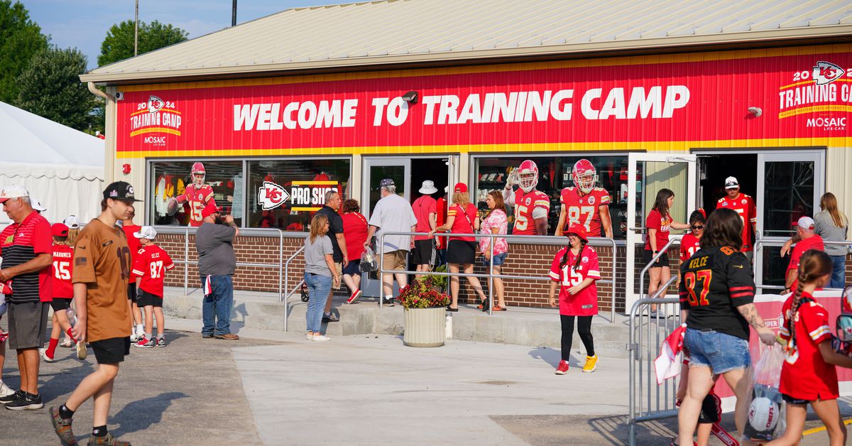 Training Camp Highlights: Travis Kelce Wins Hearts of Fans