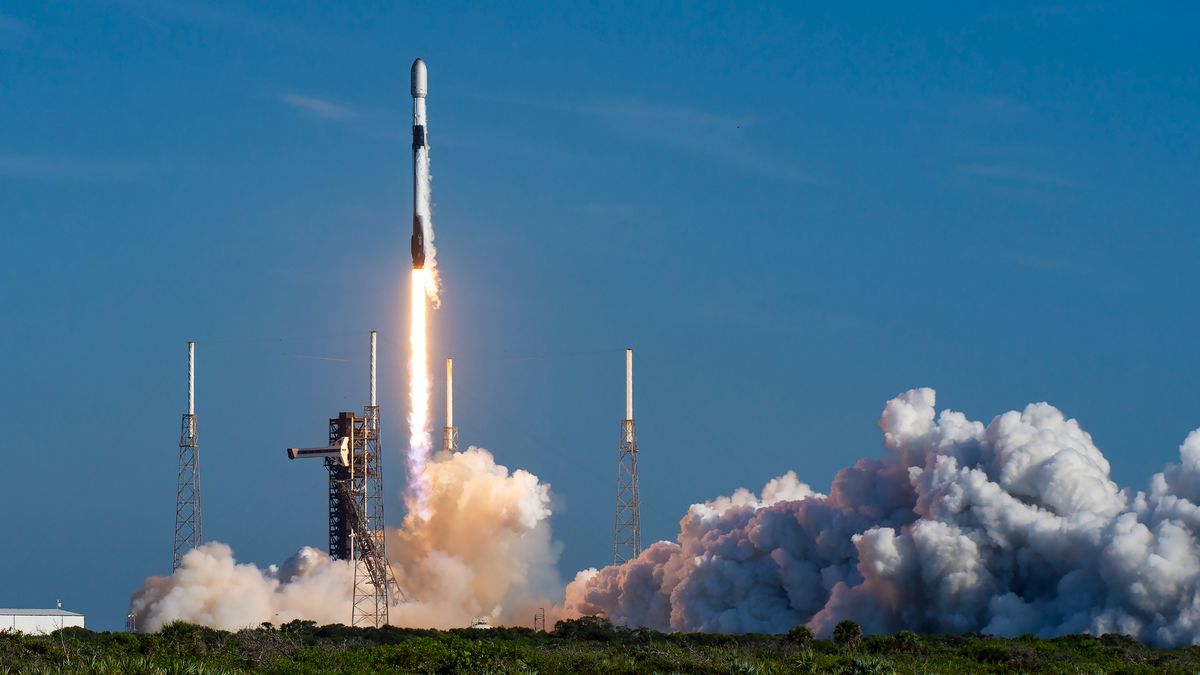 SpaceX Launches Latest Starlink Satellites from Florida