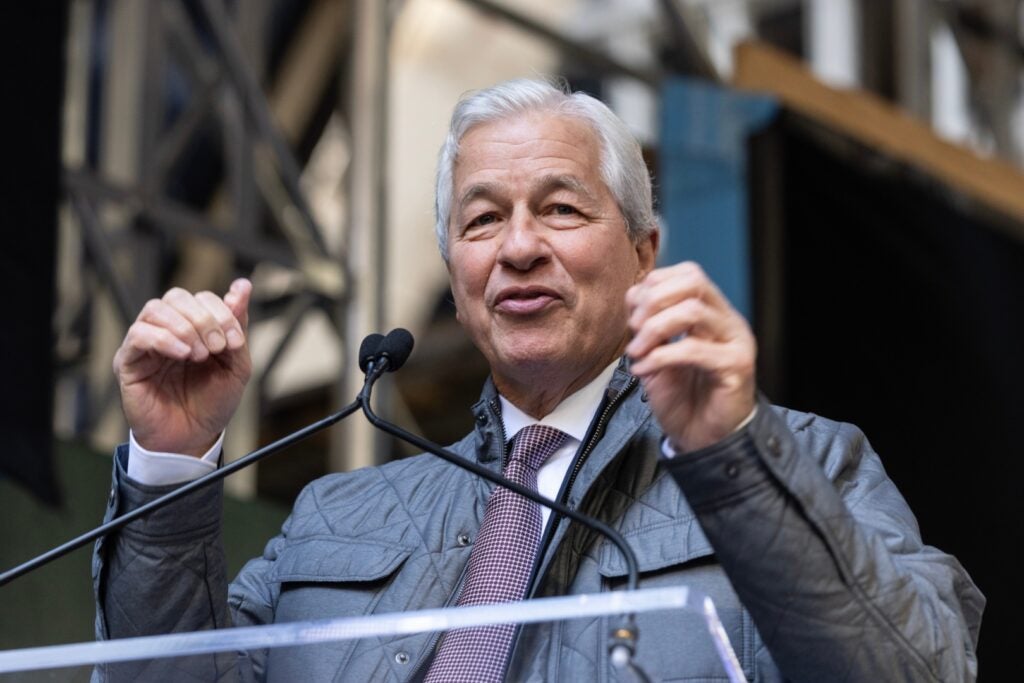 The Dilemma of Dimon's Political Identity in Financial Trends