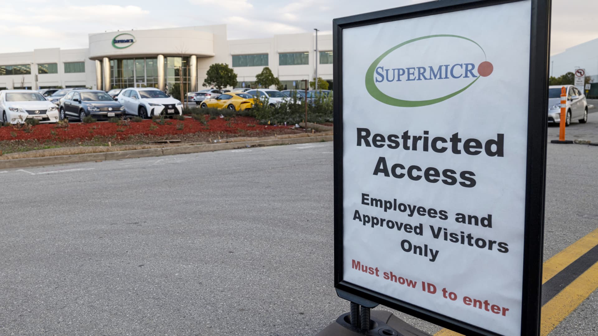 Supermicro Market Reaction to Ernst & Young Resignation