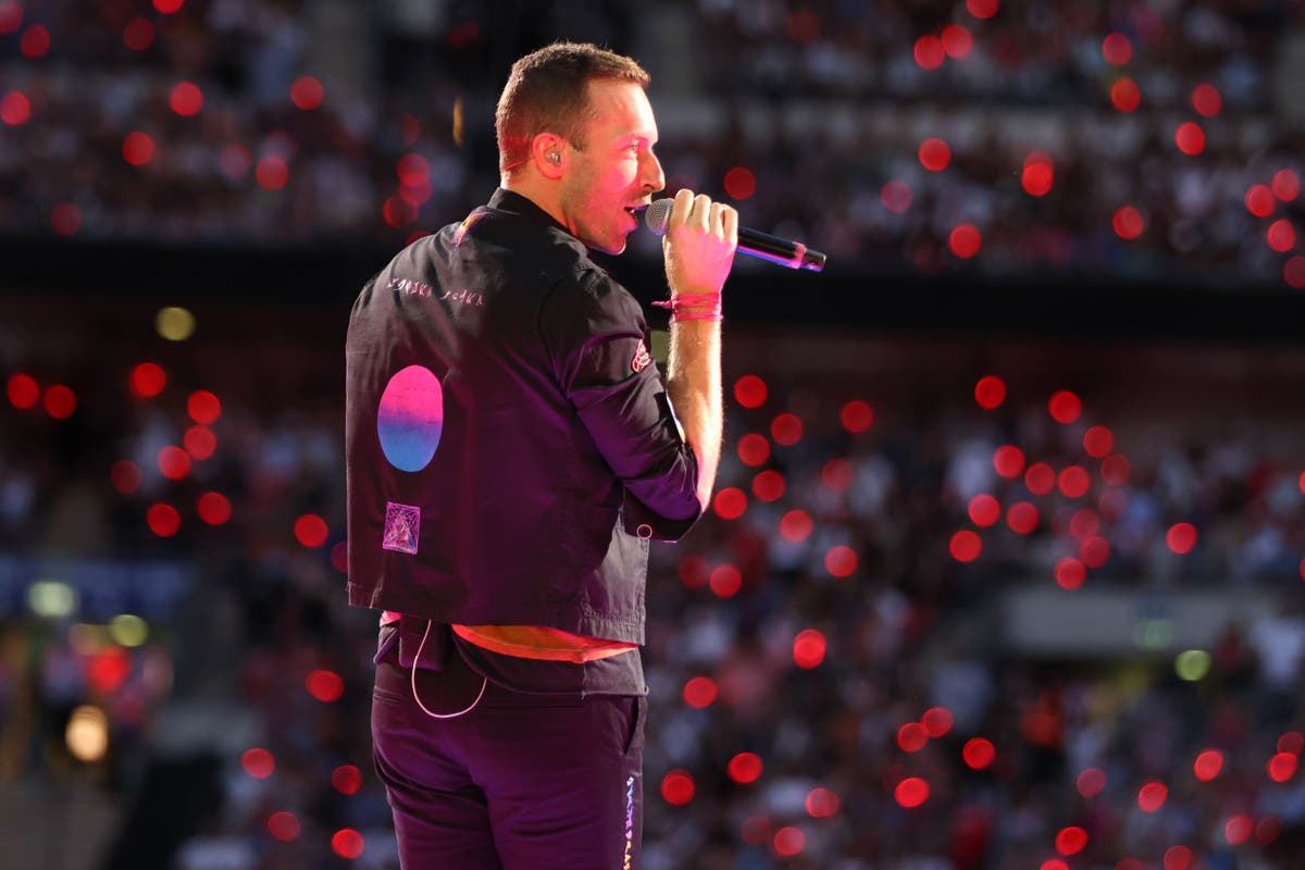 Chris Martin's Special Performance in Vienna: Latest Gesture to Taylor Swift Fans