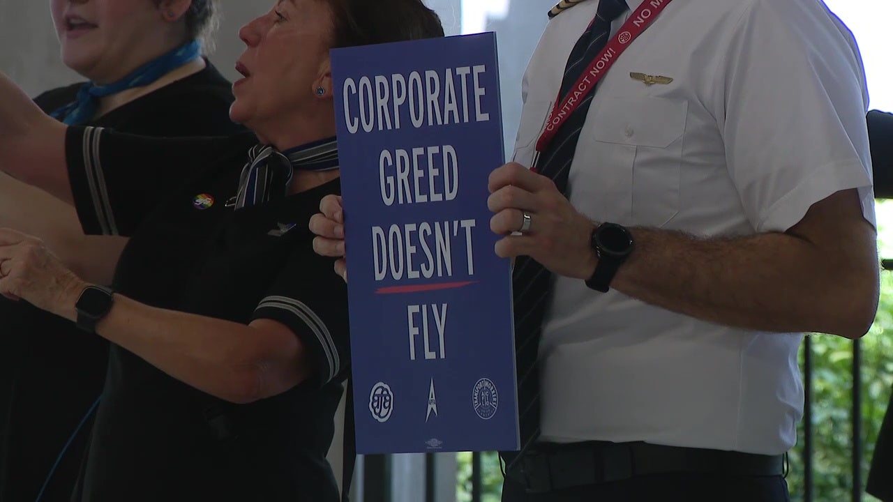 United Airlines Flight Attendants Strike Strategy and Potential Actions