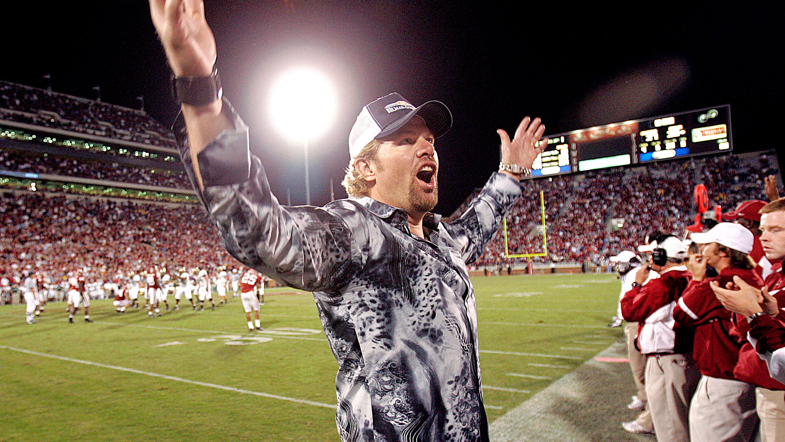 Toby Keith Launches Sing-Along at Oklahoma Sooners Game