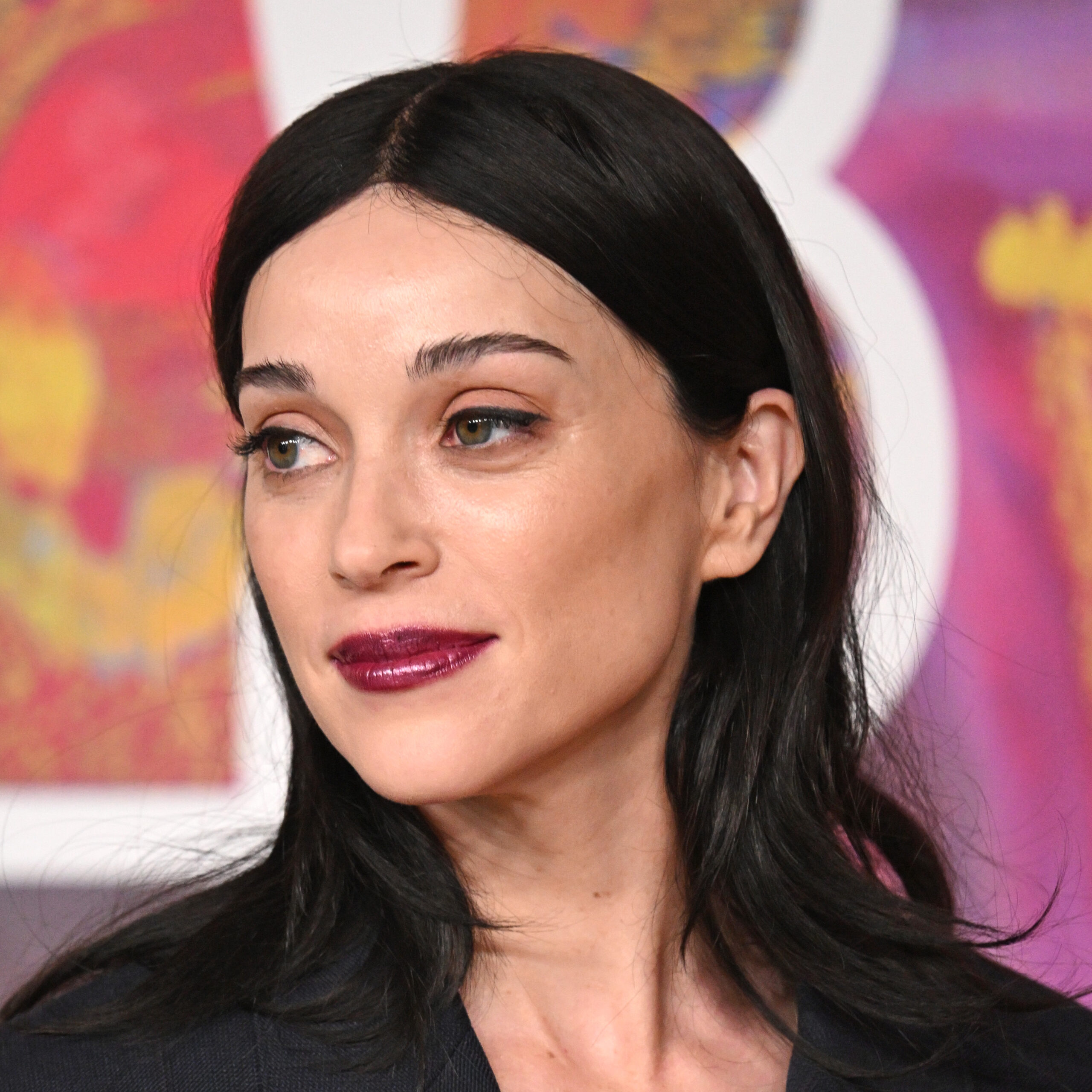 St. Vincent Criticizes John Mayer's Daughters: An Innovative Take on Sexism