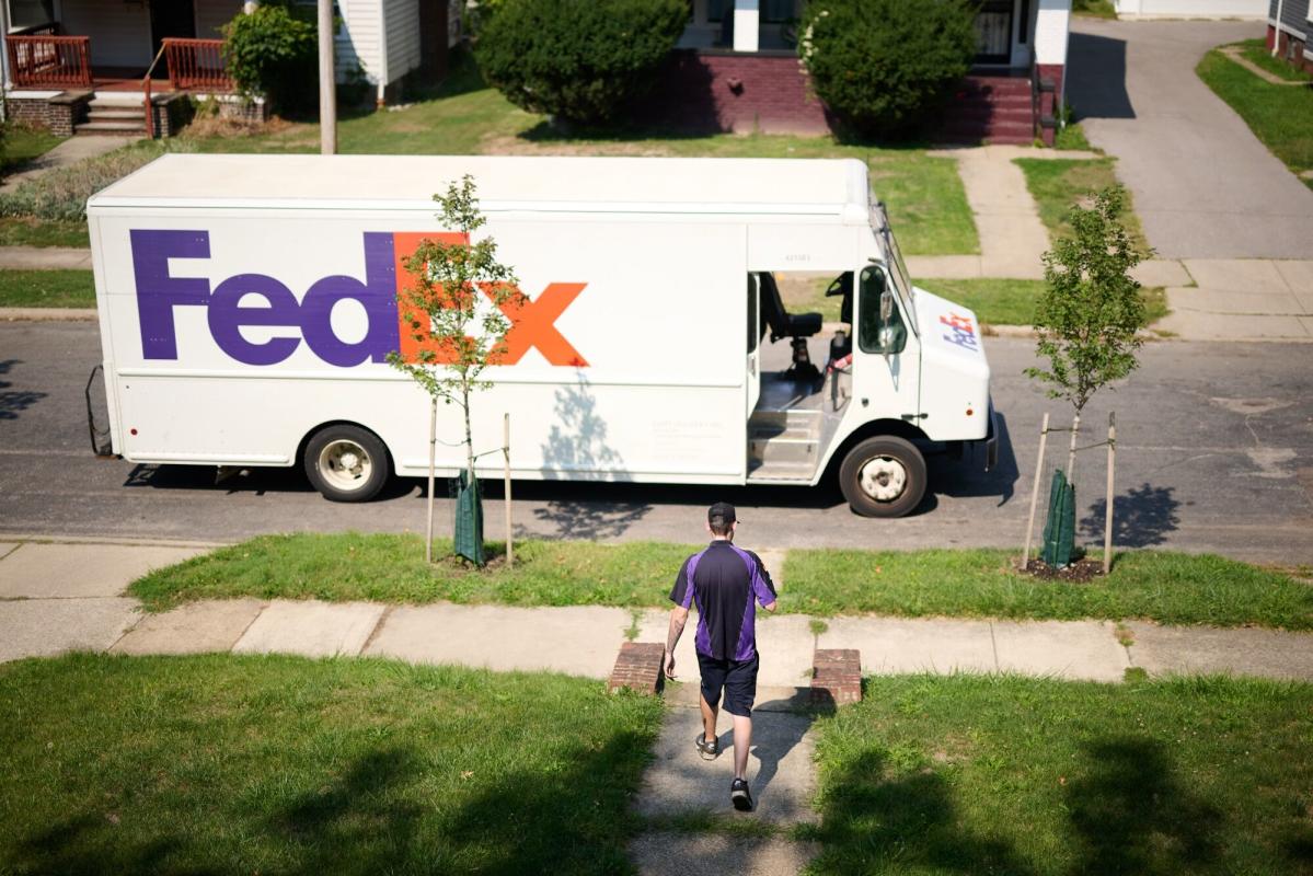 FedEx Corp Warns of Slow Business Trends, Market Impact on NYSE: FDX