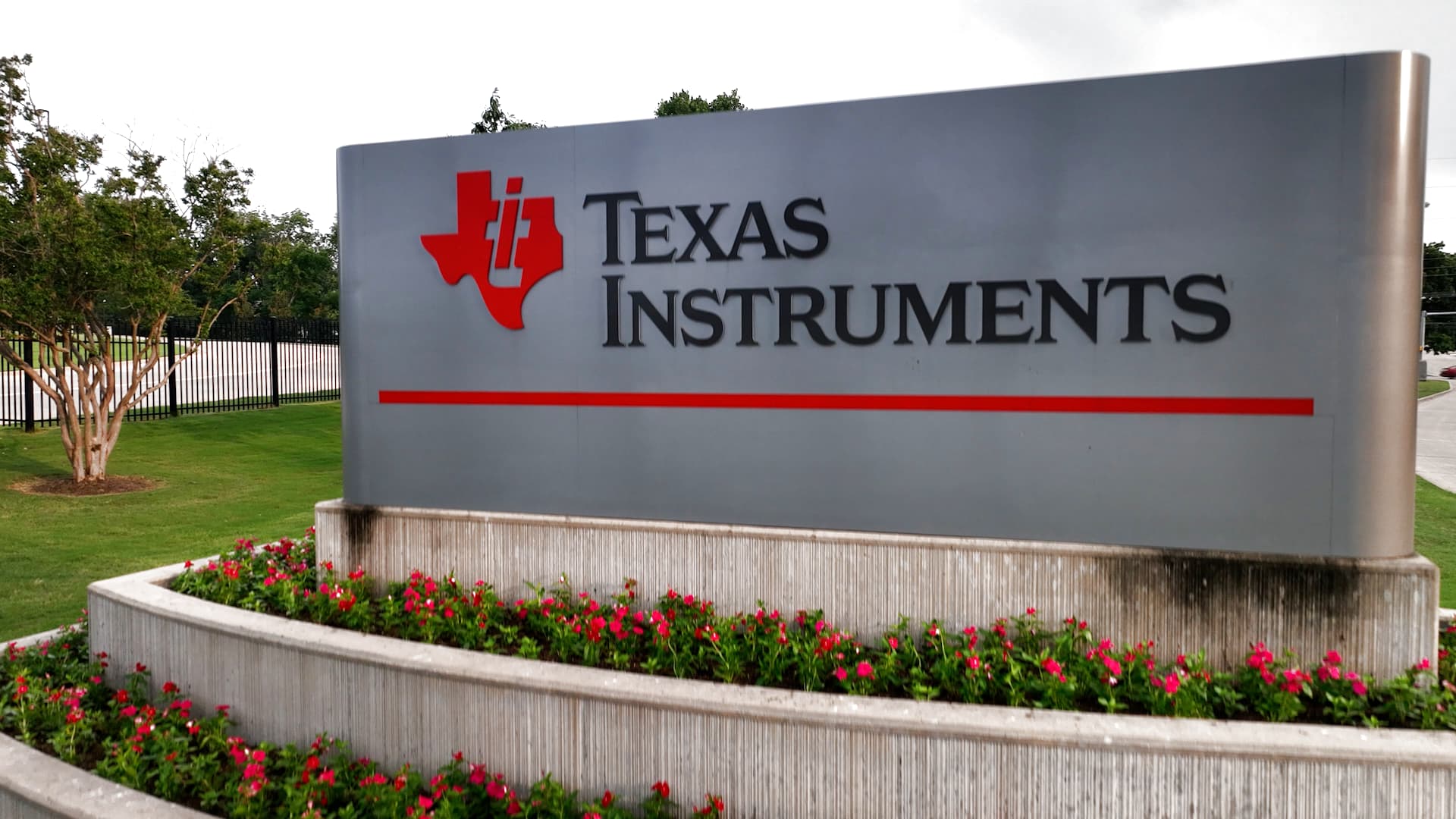 Market Insights: Texas Instruments and Seagate Technology Lead Investor Attention