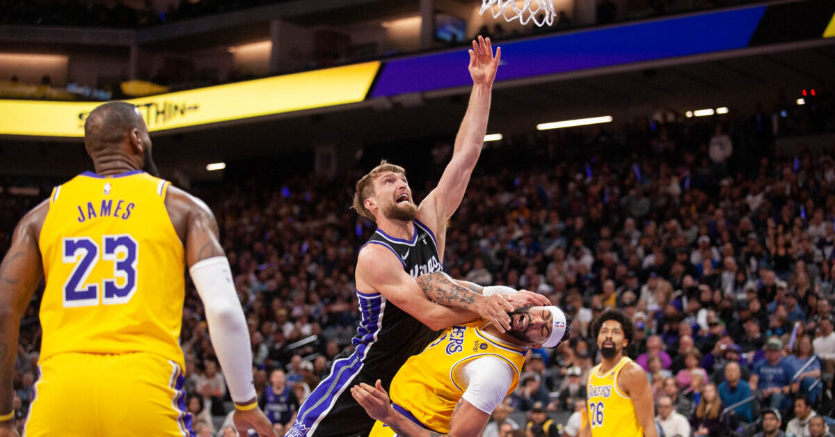 Victory for Sacramento Kings in Thrilling NBA Match-Up Against Los Angeles Lakers