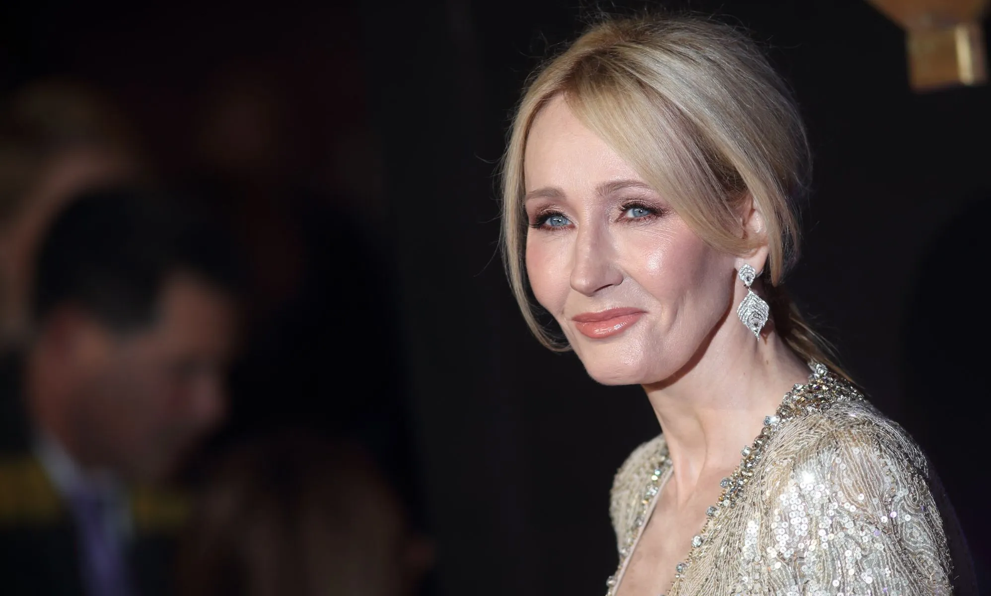 Elon Musk Supports J.K. Rowling's Views on Gender Identity: The Latest Debate