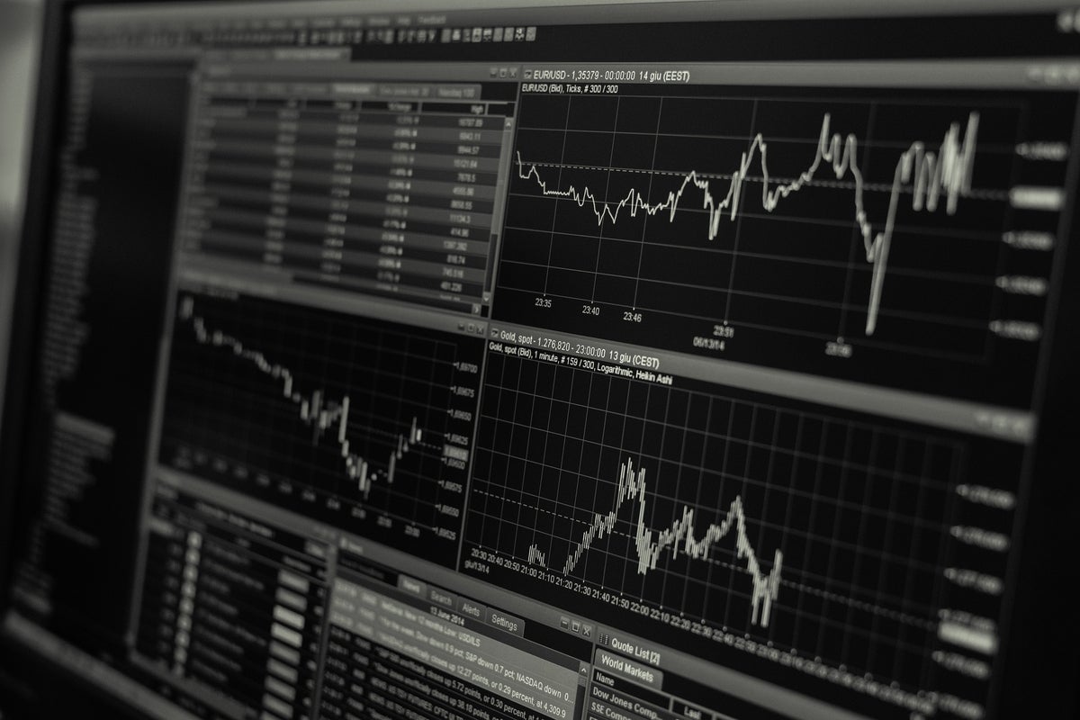 Unlocking Market Insights: Options Activity Analysis