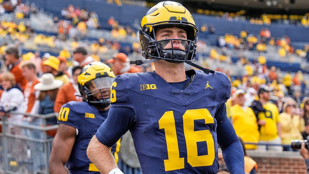 Quarterback Davis Warren Leads Michigan Wolverines to Victory