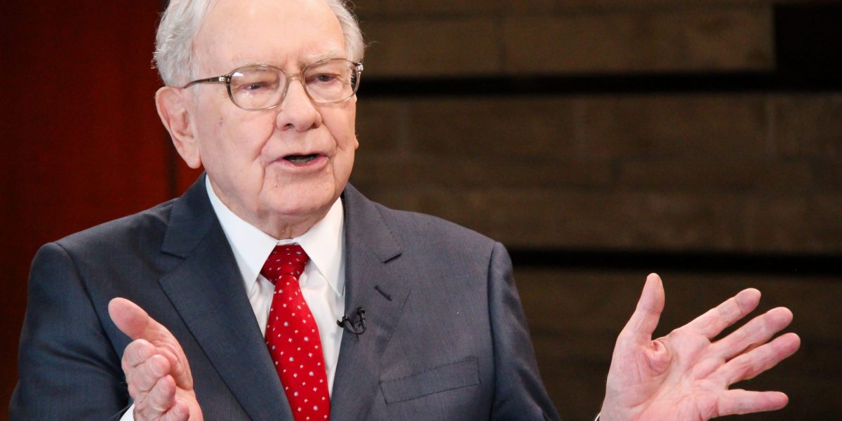 Berkshire Hathaway's Selling Strategy Amid Record Cash Pile