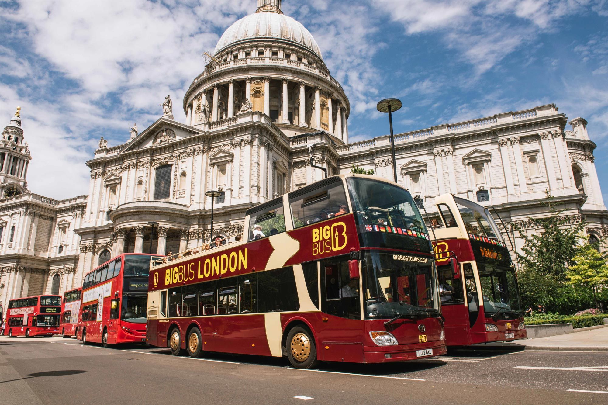 Innovative Electric Bus Tours Enhancing London Sightseeing