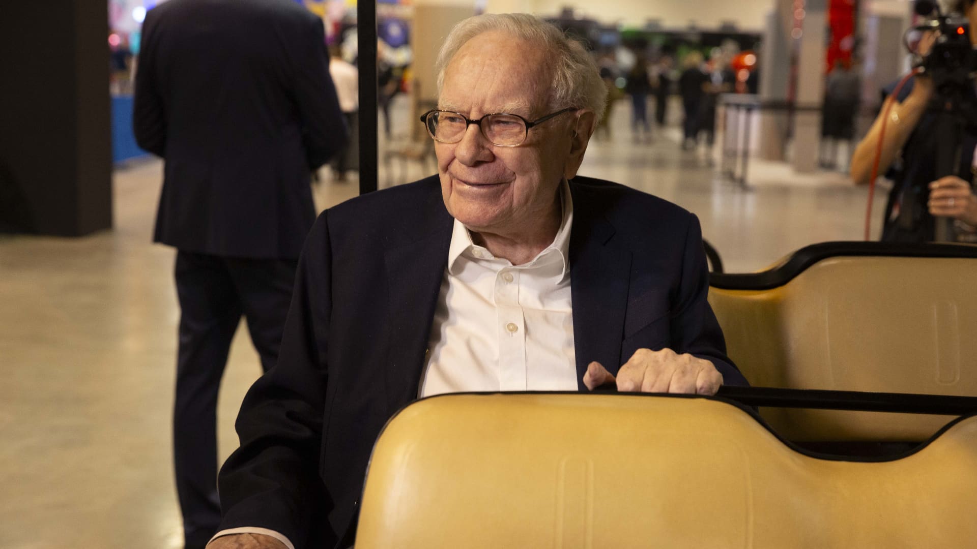 Warren Buffett's Investment Insights and Market Analysis