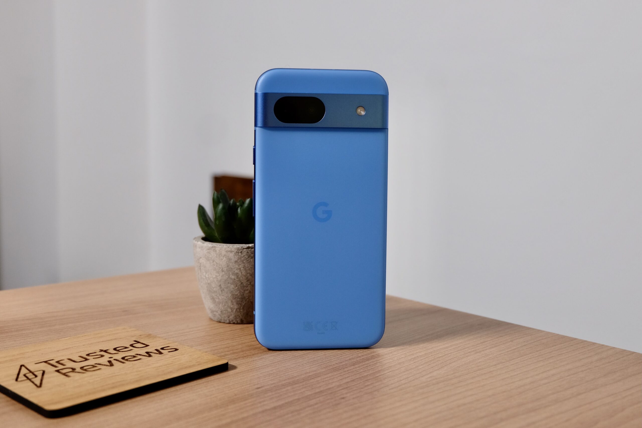 Discover the Best Google Pixel 8a Accessories and Data Plans