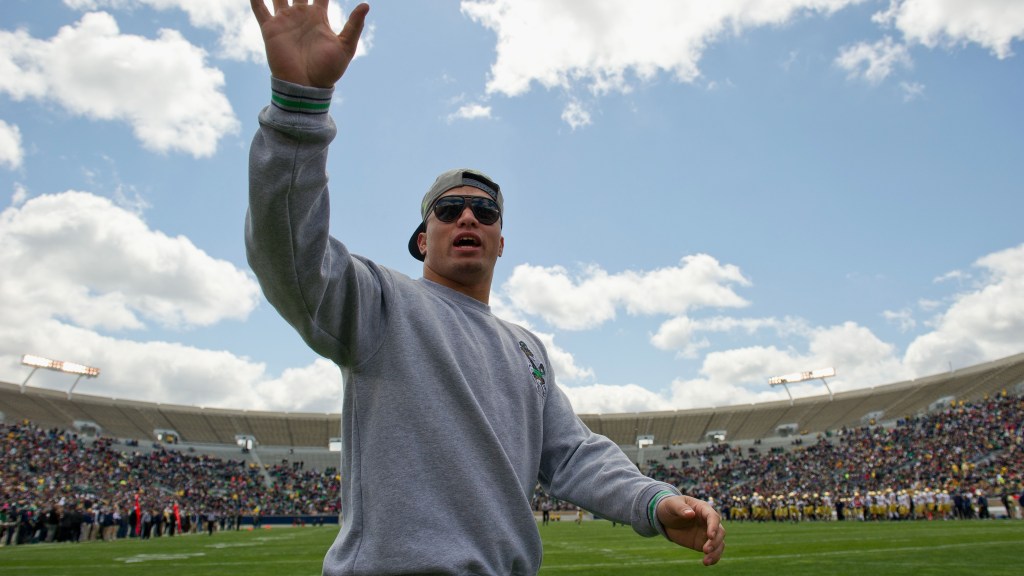 Manti Te'o's Memorable Homecoming: Breaking Records and Creating Special Moments with Notre Dame