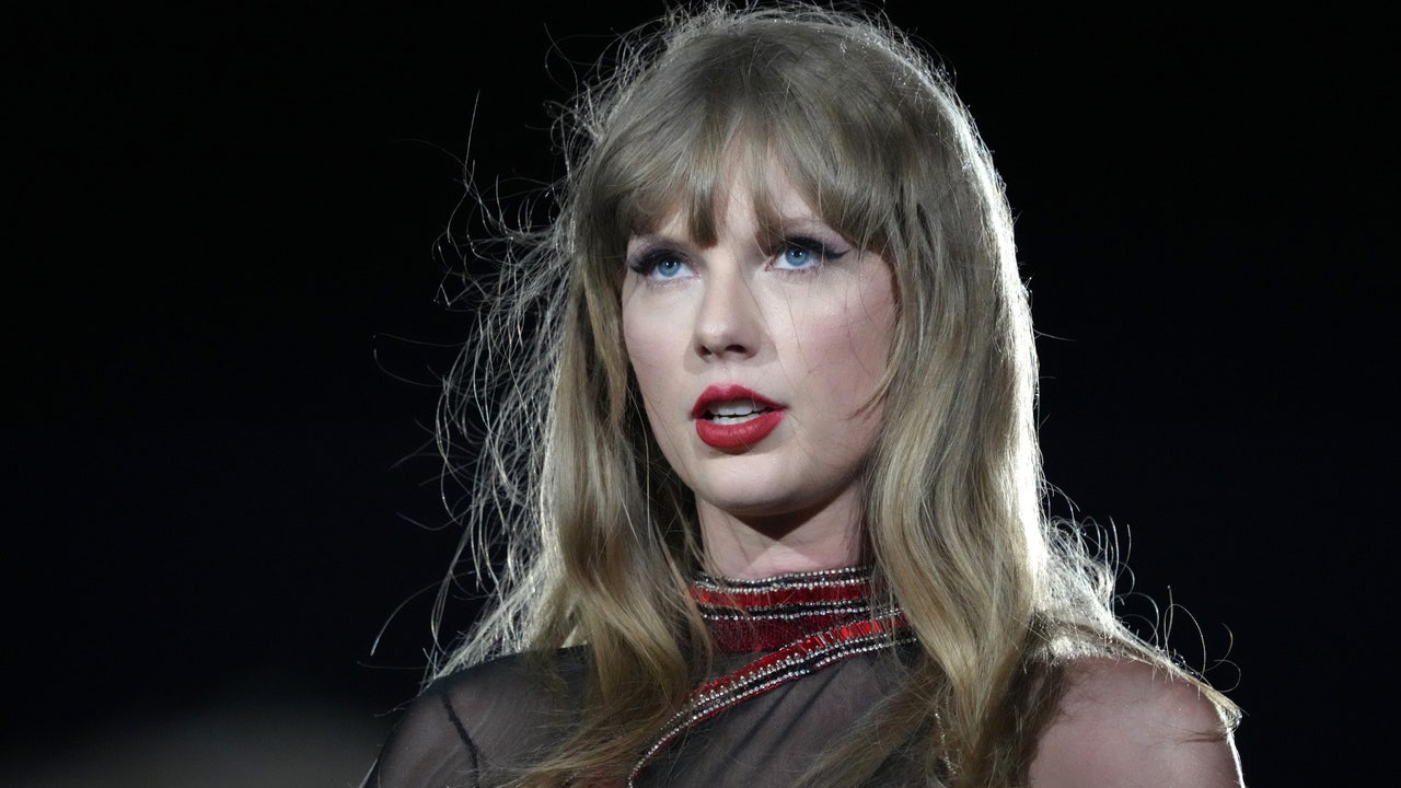 Taylor Swift's Latest Hint to Reputation Launch in Miami