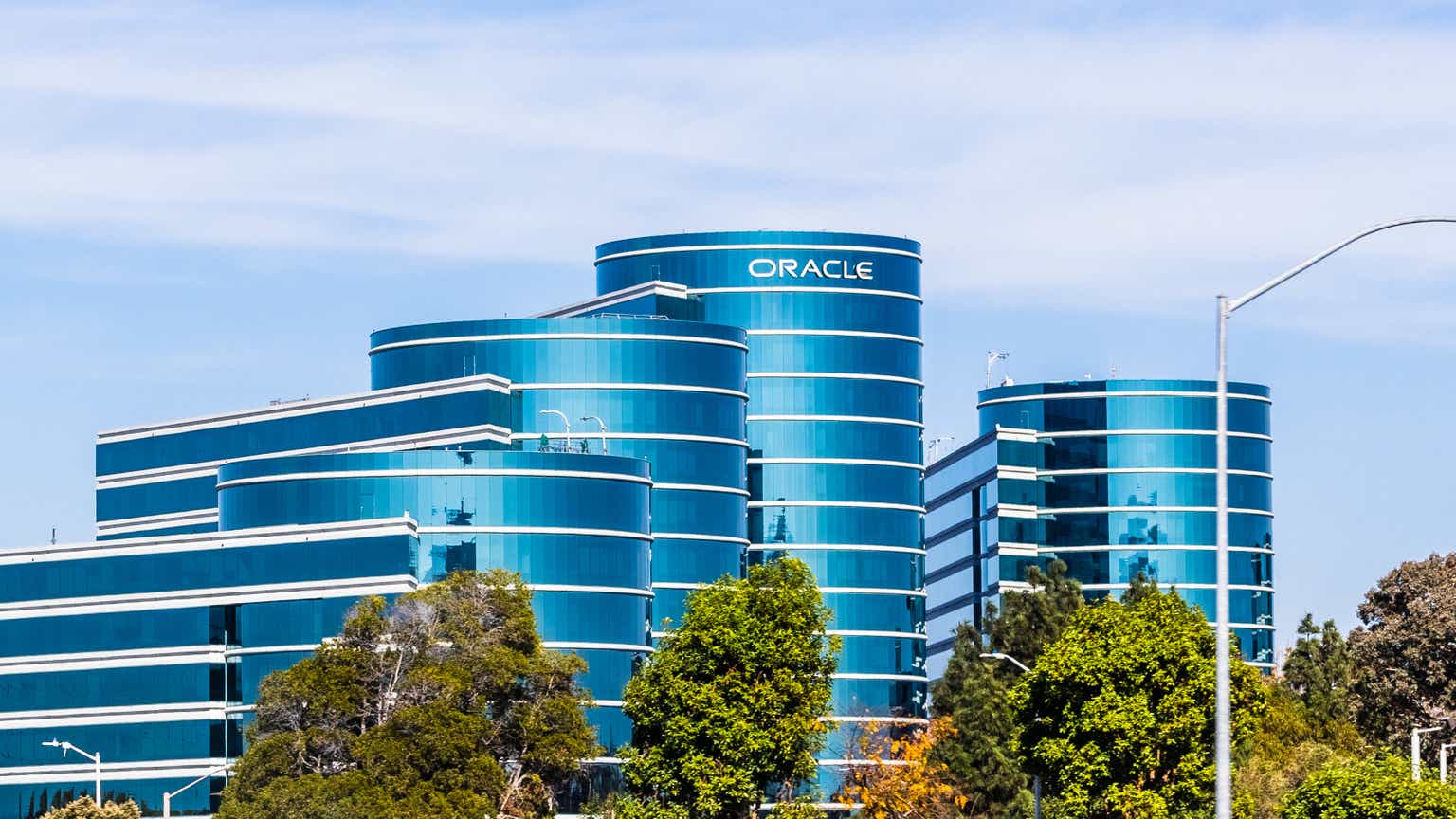 Oracle Stock Analysis: Insights on Investment Strategies for Market Growth