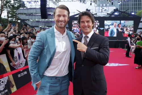 Glen Powell's Hilarious Helicopter Prank with Tom Cruise Revealed