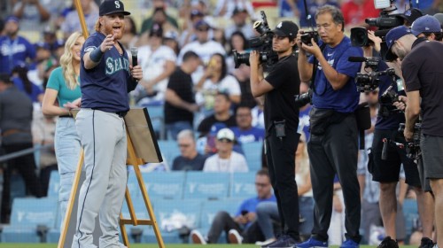 Justin Turner's Impact: Warm Welcome at Dodger Stadium