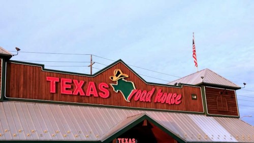 Texas Roadhouse Mini Rolls Market Debut at Walmart