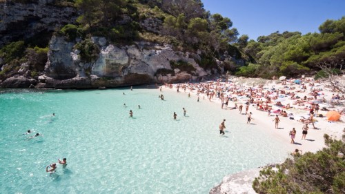 EasyJet Expands Year-Round Service to Menorca: Market Insights