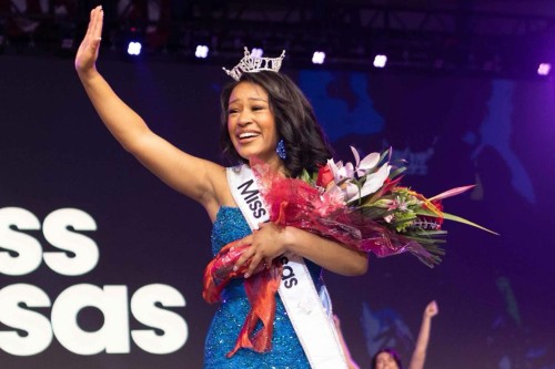 Empowering Breakthrough: Alexis Smith Crowned Miss Kansas and Takes Stand Against Abuse