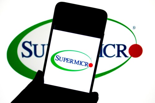 Supermicro's Market Resilience and Strategic Growth Amid NASDAQ Delisting Concerns